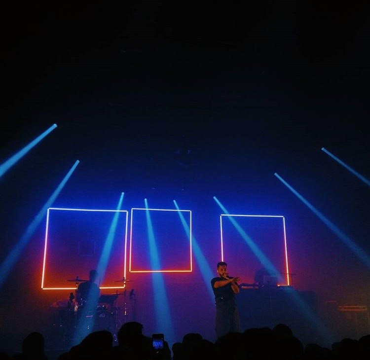 disizfr's tweet photo. 🌊🌊🌊
Sacrée Bruxelles.
Journée de concert improbable hier.
Mes Bruxellois, mes Bruxelloises, mes Belges, vous êtes d'une #AutreEspece.
One Love https://t.co/2M0NALj9W6