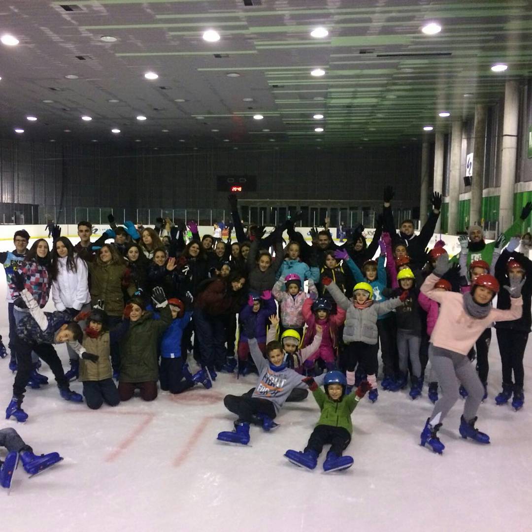 halconesamistad's tweet photo. Ayer pasamos una tarde estupenda patinando sobre hielo https://t.co/5xthsE0TFY