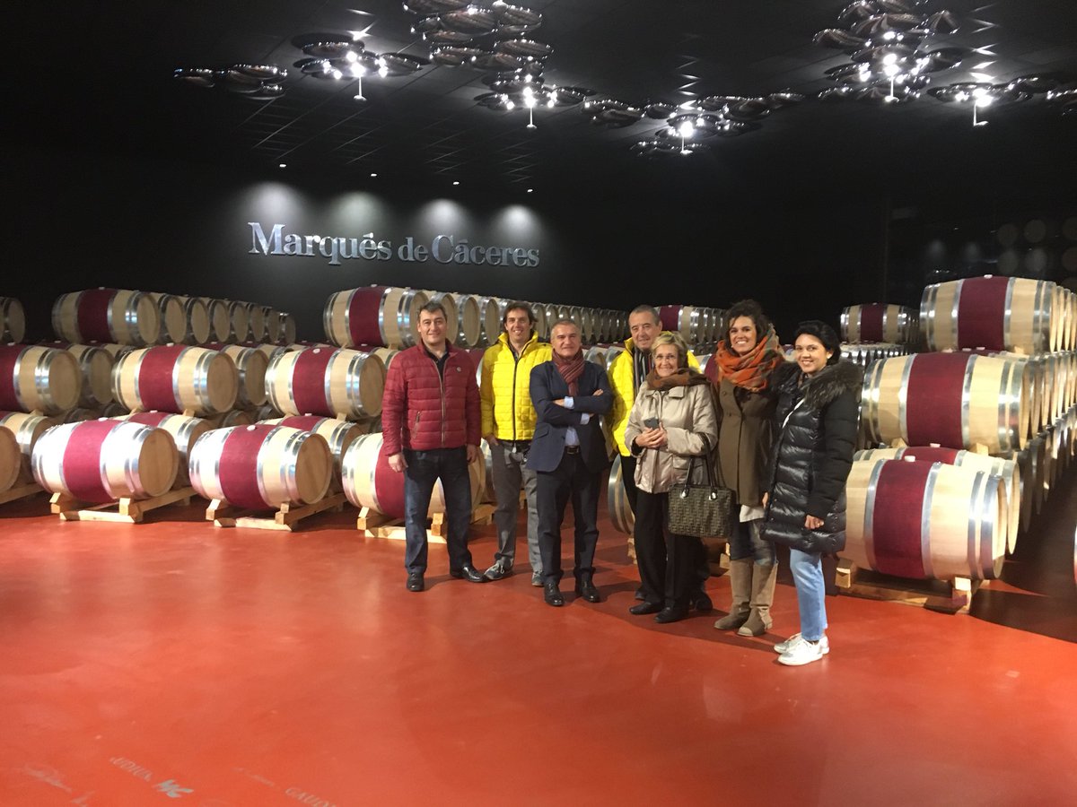 LagarEl's tweet photo. Hemos disfrutado de una gran visita a @Marques_Caceres , Gracias a Santos y la bodega por su hospitalidad y atenciones https://t.co/u8RcNRdxMK