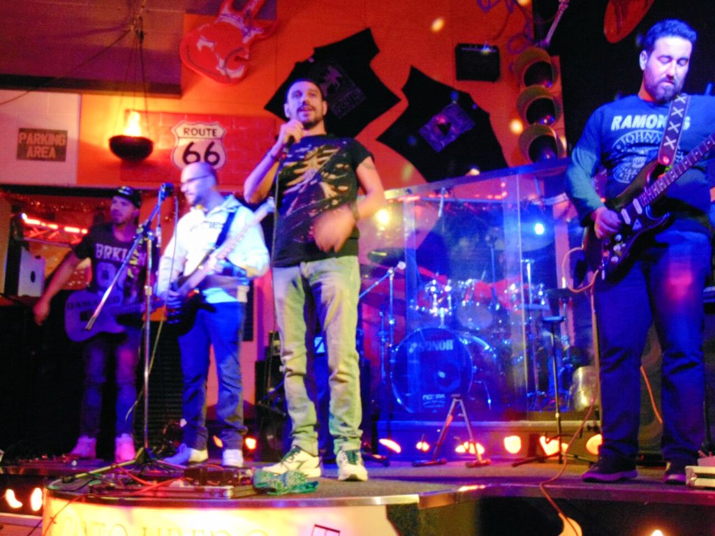 JoelSepelJOELSE's tweet photo. #SMU #SMUCASARILE #CRUMBLENOT #CRUMBLENOTLIVE #powerband #joelse #JOELSEPEL #JoelSepel #Performer #tolivefree #JoeleSepel #Cantador #JOELESEPEL #JOELSE #ROCKSINGER #ROCKEROS #CantanteRock #cantanterock #songwriter #MUSICOS #Smiling #ALotOfPics #ShowTime #cantante #bestband #top1s https://t.co/finUWpo6Ir