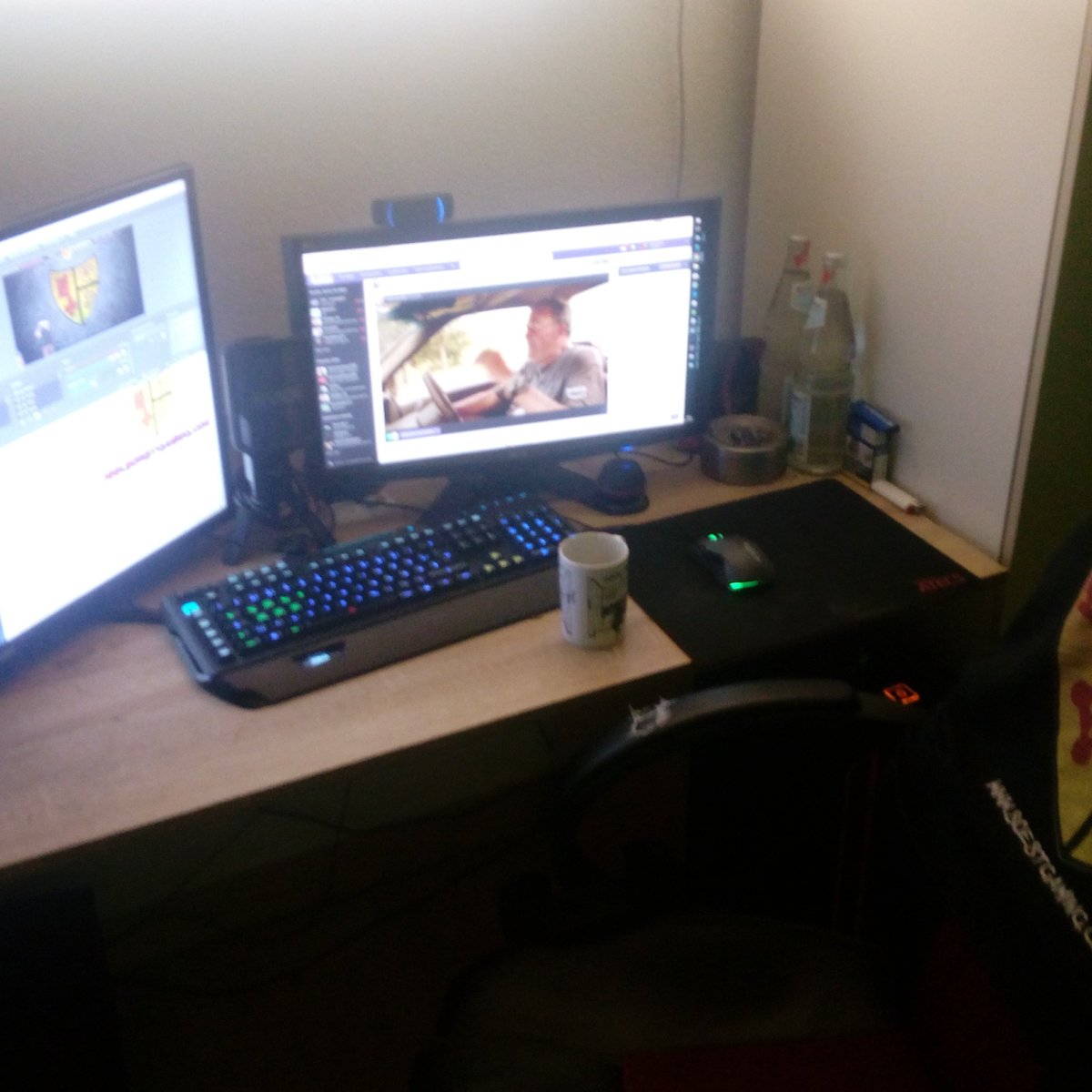 asse_tv's tweet photo. Ab 20 Uhr Live bei https://t.co/xZOoaZfO2l oder https://t.co/IDUr9MWNKg
Schaltet rein macht mit und/oder Schreibt, Lacht, Trollt mit wir freuen uns auf euch 😚😚
#twitchtv #Livestream #live #PUBG #PLAYERUNKNOWNSBATTLEGROUNDS #germanstreamer #gamer #doublecam #chickendinner https://t.co/6Tk3OMlYik