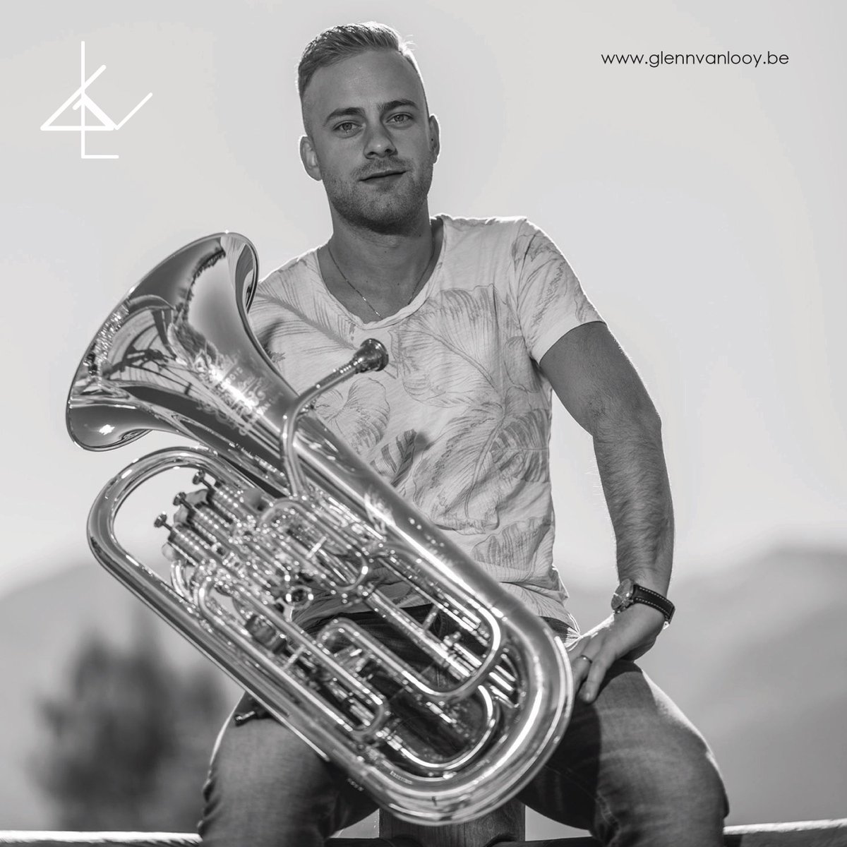 CONGRATULATIONS to our Geneva Artists, Glenn Van Looy, Vincent Bearpark, Anne Barras and to Valaisia Brass Band for winning the SWISS NATIONAL CHAMPIONSHIPS 2017 in Montreux!!
<a href="/Mu10Vinz/">Vincent Bearpark</a>  Anne Barras <a href="/GlennVL/">Glenn Van Looy</a>   #genevagroup  #genevainstruments  @MusikMeyerAG  #swissnat2017