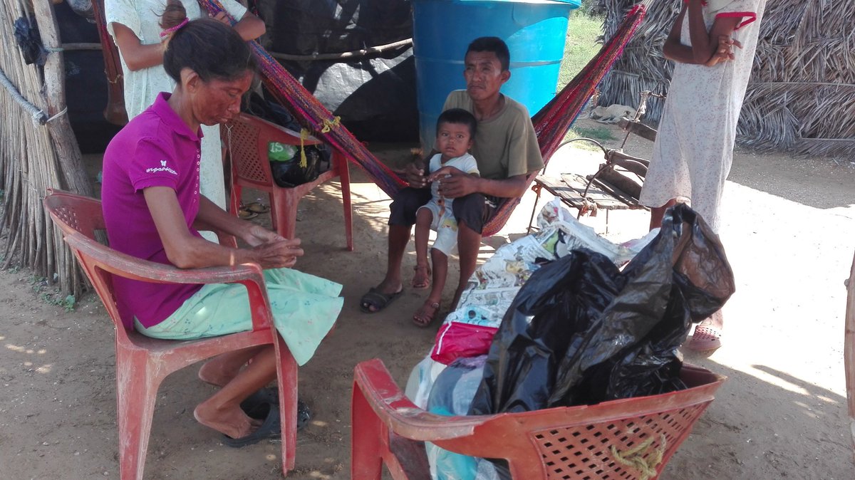LDanieri's tweet photo. A los organizadores de la #filven2017 les dejo estas imágenes de #LaGuajira Hay otras peores con niños desnutridos en ellas pero aquí les dejo a ver si con ellas analizan y resuelven lo que es prioritario en este país. #Venezuela #Zulia #hambre https://t.co/JnCKWPFAP5