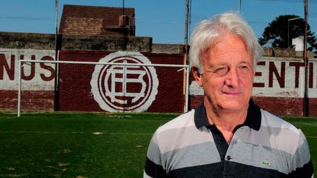 "Todo comienza con ese hombre de aspecto afable y que parece haber nacido para llevar el cabello cano"
Un hombre que es la historia de Lanús 🇱🇻
bit.ly/2A14KwW Por <a href="/GattiJuan/">Juan Pablo Gatti</a>