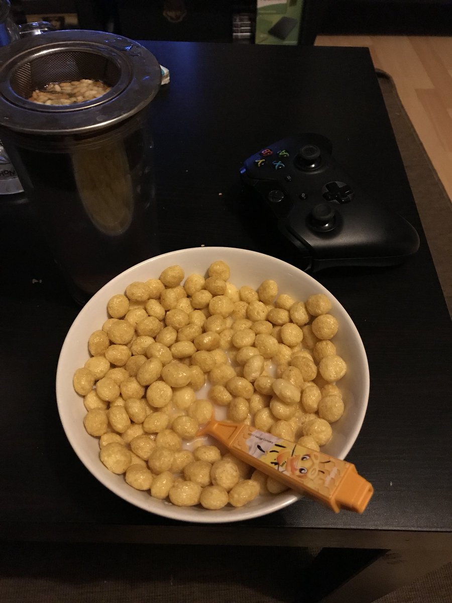 Repas d’un Dimanche soir. Oui c’est très nourrissant et même pas fait maison 😬