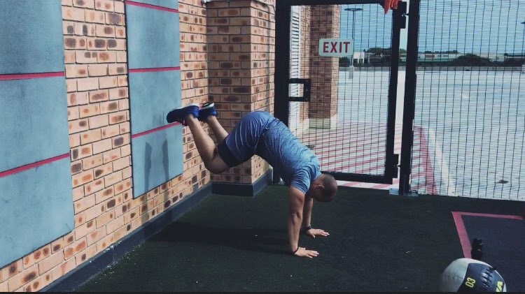 audas_vanschoor's tweet photo. Getting ready for the last days of #November.. #NeverMissAMonday #Functionaltraining #HeretoCreate #WallJumps #Neverdone
powered by @adidasZA
#Consistency #Adidastraining #YourWeekStartsSundayEve #Gym #Fitspo #LifeOfAPT #focus #Avsfitnes #AvsActive https://t.co/jHJ3xUmUC7