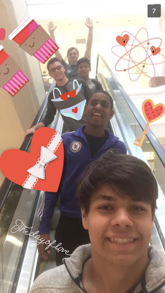 Adan040's tweet image. Hey you’re old @GannonClark