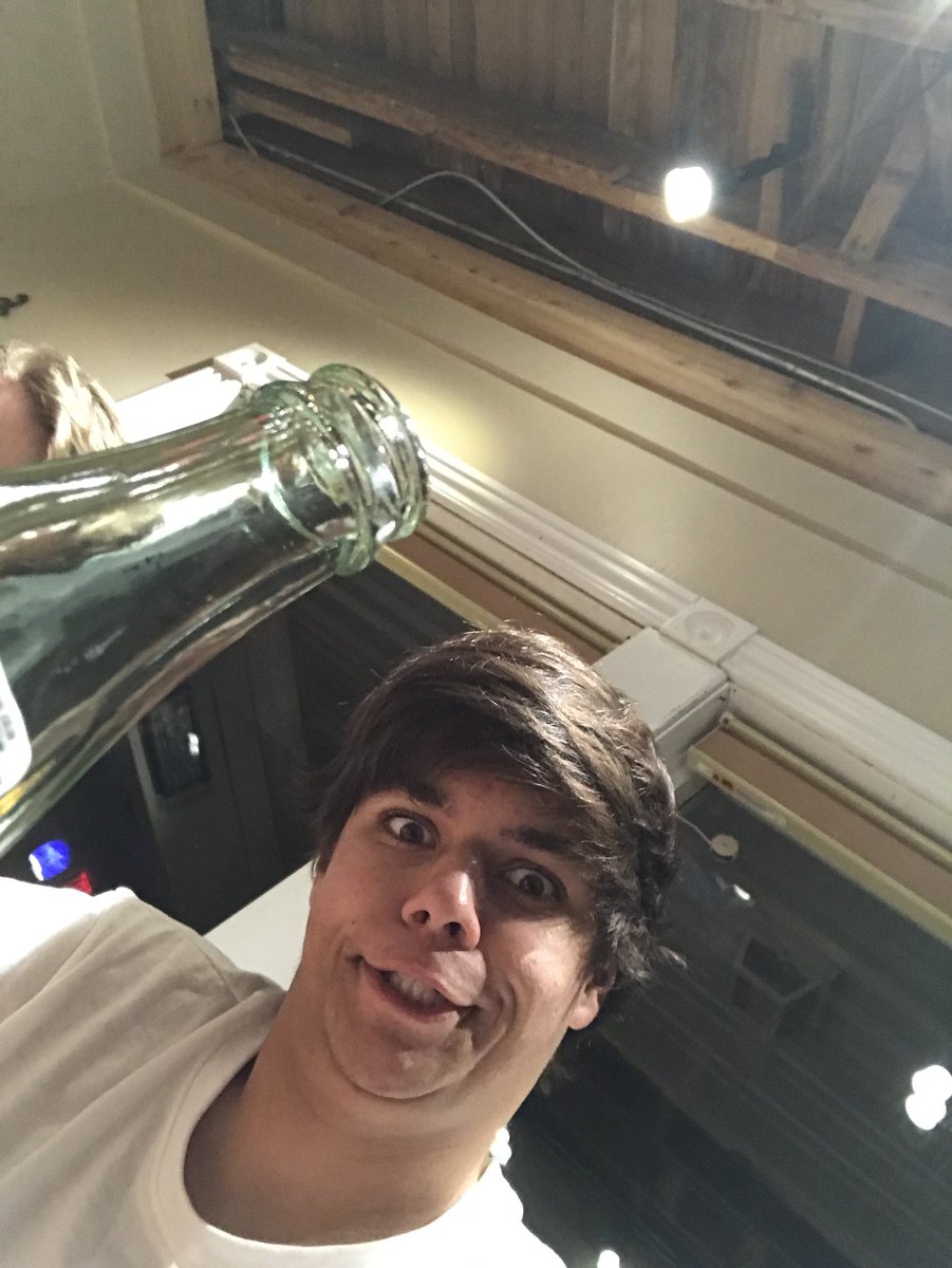 Adan040's tweet image. Hey you’re old @GannonClark