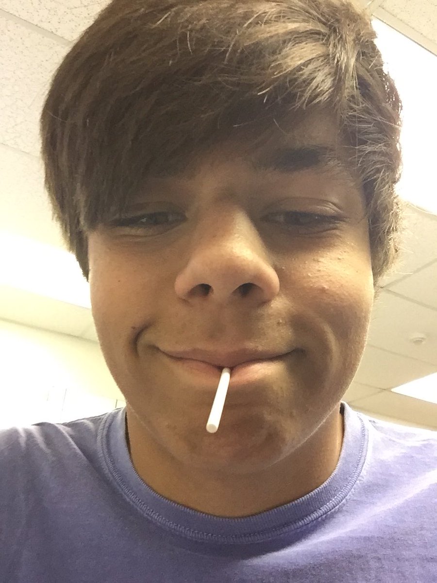 Adan040's tweet image. Hey you’re old @GannonClark