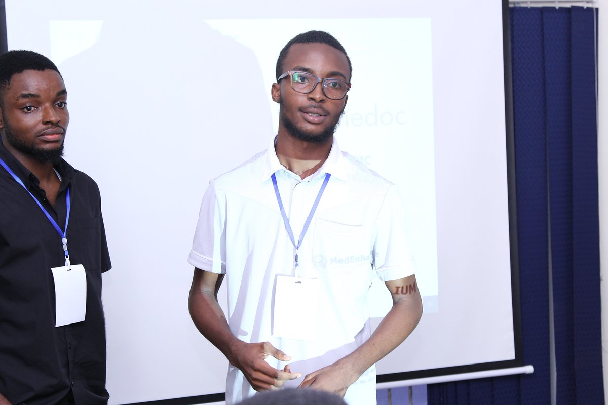 SwUyoNg's tweet photo. Mock presentation👨‍💼👩‍💼👨‍💼👩‍💼 @nextdeegit @thompson_nsikak @ChristianEkene4 @emeka_nwakaudu  #SwUyo #tgsw2017    
Photo  Credit: Caleb Johnson https://t.co/CmknA9MoXP