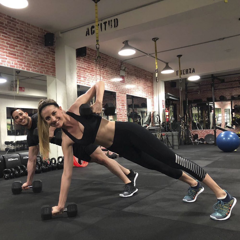 NairBravoMetz's tweet photo. El mejor entrenamiento es en pareja , juntos vencemos obstáculos y llegamos a nuestras metas 👫❤️💪🏻 @EyalBerkover 
Sigue a ➡️ @batashoes #CalzadoPower 
 #Kinetic #Muévetelibre #Powershoes #Batashoes @elchinosung https://t.co/30qTmIDuQp
