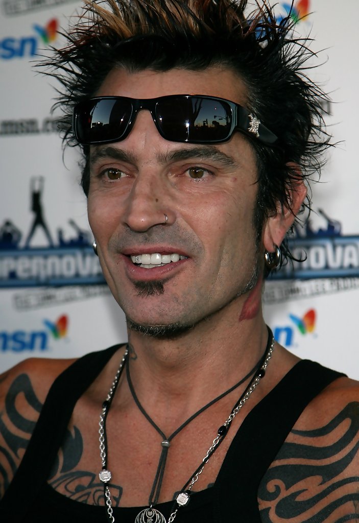 ApolaGyro's tweet photo. GREEK OF THE DAY:Tommy Lee @tommyleetv it's time to tune your taste buds &amp; get ready fr authentic Greek Food that will remind ur Greek roots. Grab some frm Apola. Authentic #gyro is here.#greek #food #foodie #yummy #greekcuisine #pita #greeksalad #feta #greekyogurt #tommylee https://t.co/c6XXsf2I2S