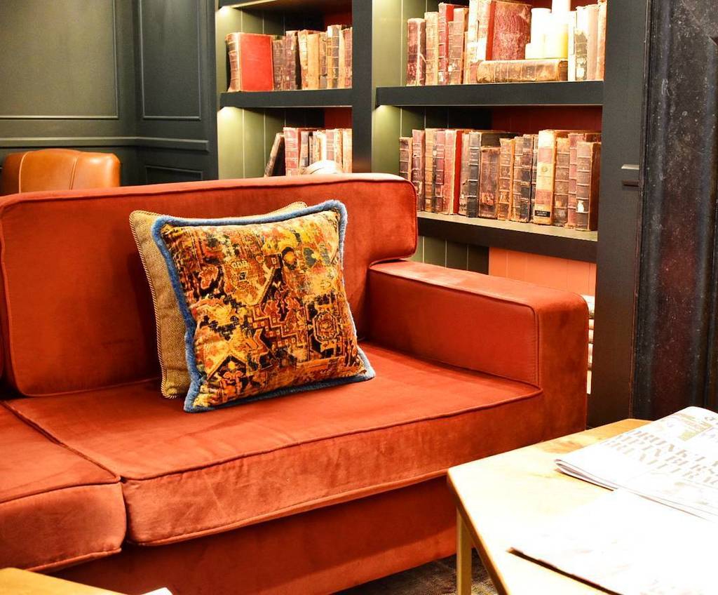 Details <a href="/the_tamburlaine/">The Tamburlaine</a>... We've spent today getting all festive as well as relaxing before the week ahead... And this evening we're (attempting) to plan a weekend away in January in the UK! Any top tips on where we shouldn't miss?!