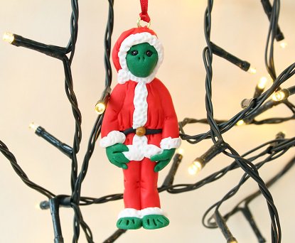 LJCraftco's tweet photo. Little Red Post Boxes with Big Personalities. Polymer clay miniature British Post Box ornaments available from my shop www.LJCraftco@gmail.com and of course an alien santa #CraftHour https://t.co/wHGHmfhbZU