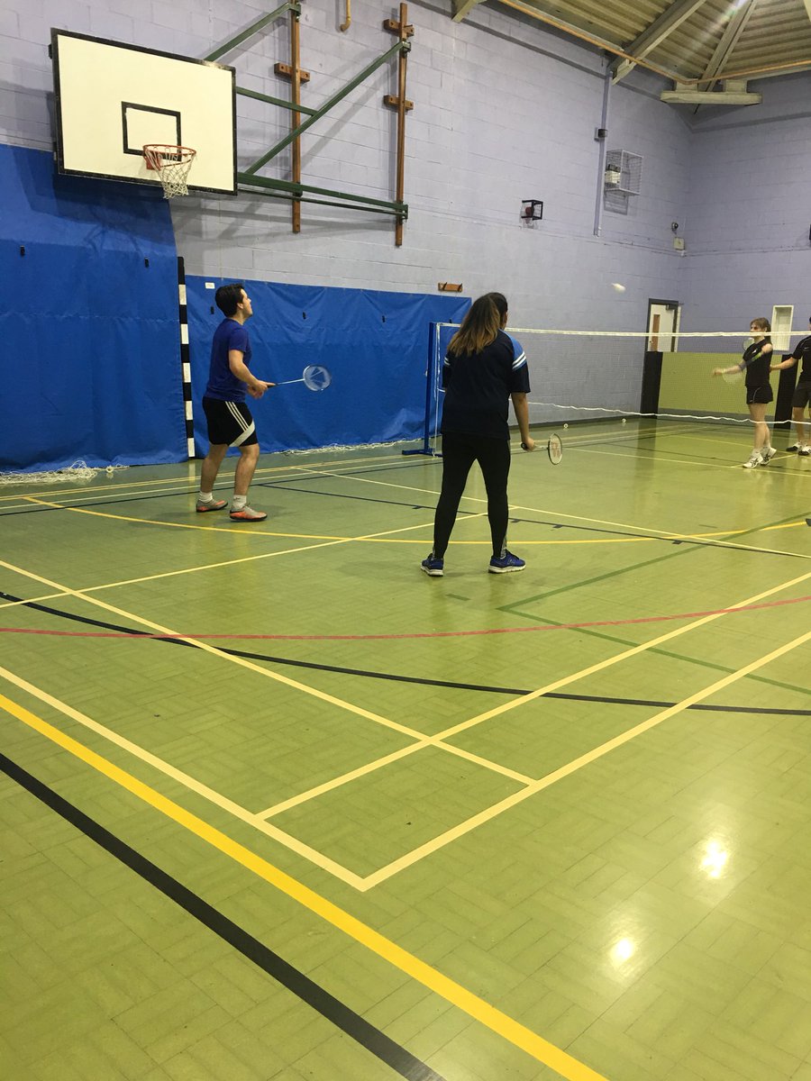 Well done to the Mixed team that played at Roehampton, some close matches! Very well played to everyone 🔵⚪️ #blueandwhite #simmies