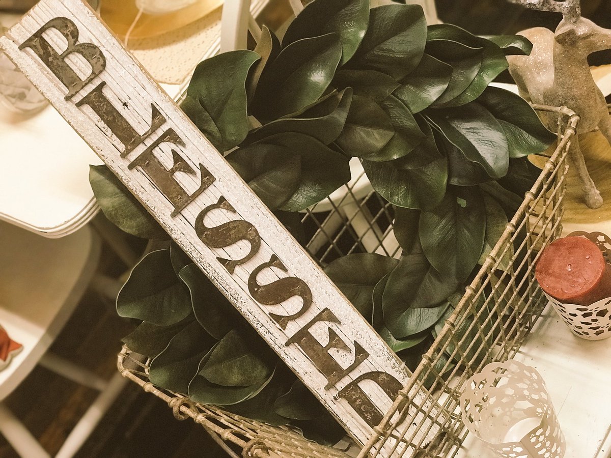 VRAntiques's tweet photo. We’re feeling blessed today at Vintage Revival after an amazing thanksgiving week! Thanks to our customers and dealers!! #govintage https://t.co/tZiuNtwBO0