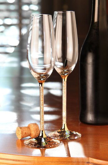 SHOPINTEREX's tweet image. SWAROVSKI Crystalline Champagne Flute Sets of 2 Gold $295 FREE SHIPPING OR PICK UP (Elsewhere $400+)
PURCHASE HERE:
interexhome.com/swarovski-crys…

#swarovski #crystal #christmas #dining #luxuryshopping #gold #holiday #holidays #holidayseasons #food #Cooking #interiors #interiordesign
