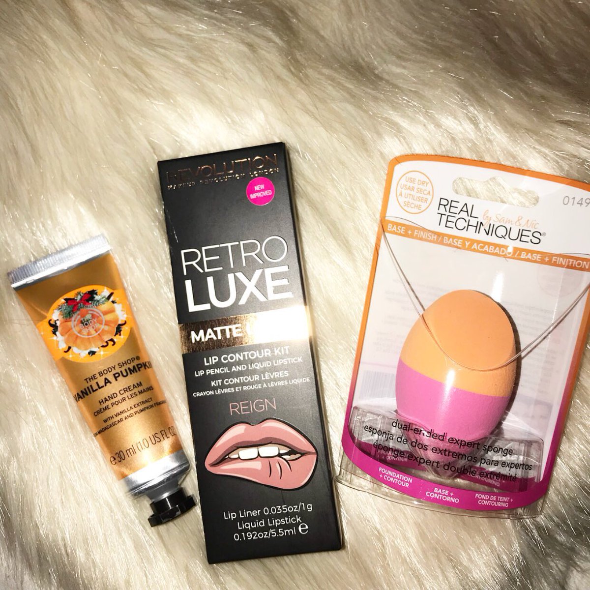 RespirareXO's tweet photo. 1K GIVEAWAY! To enter to win EVERYTHING: 
✨LIKE this tweet
✨RT this tweet
✨FOLLOW me

Good luck everyone! 💜 https://t.co/NpP1kYREtE