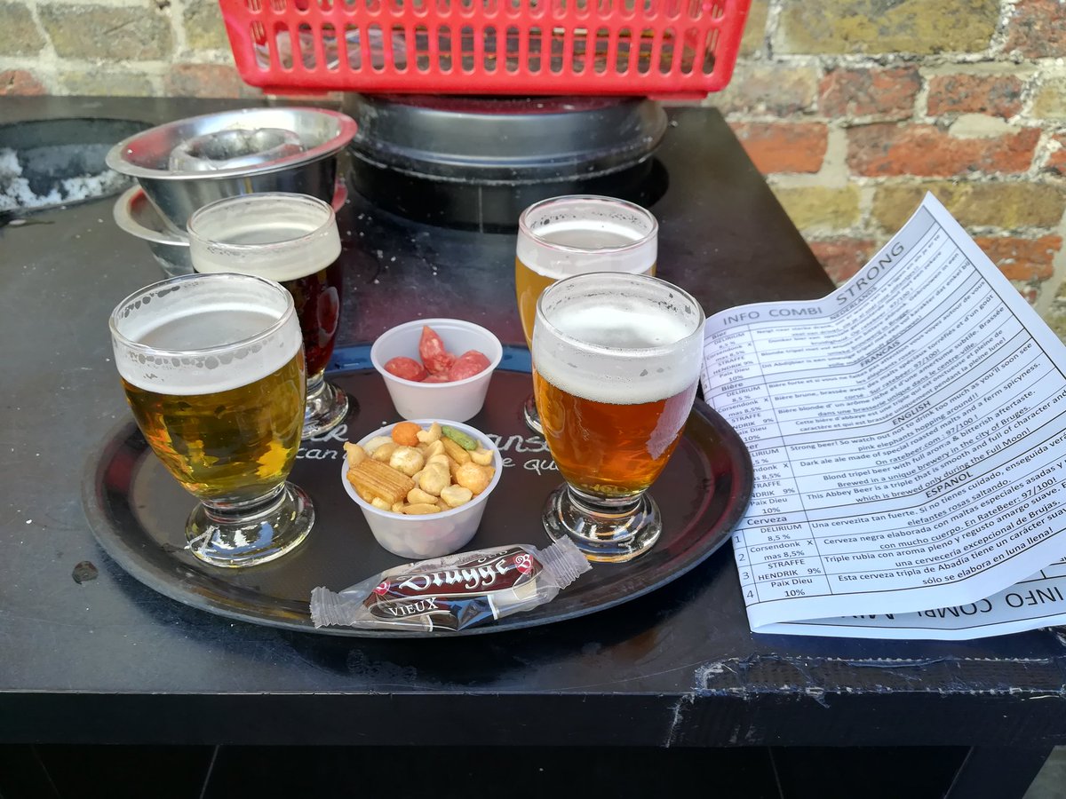 LeirosF's tweet photo. @alexrodrigo29 @PakitoLzy @Alvarossorio @waynabox A esto nos dedicamos el fin de semana en Bruselas #likeawayner https://t.co/cDJeMxwQ1q