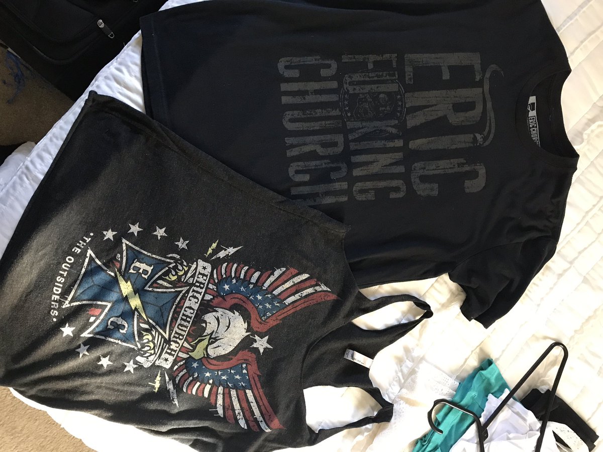 jamiemicko's tweet photo. Honeymoon in Maui &amp; seeing Eric Church there?! Dream come true! 😍@ericchurch our EC shirts are ready for you! 🍻🥃 https://t.co/hjj21UT2m1