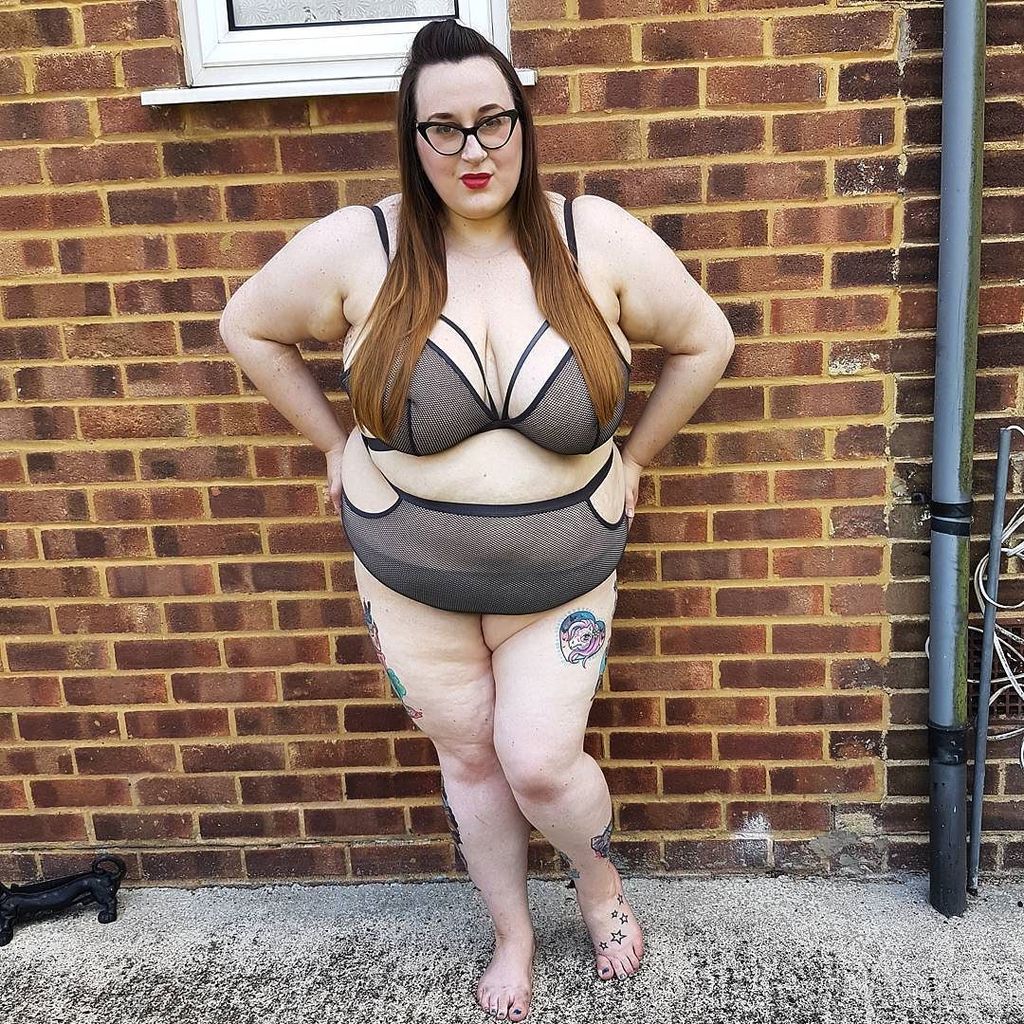 boo_brown's tweet photo. New blog post, a review of this @newlookcurves fishnet #lingerie set.
Link in bio.
#plussizeblogger #plussizefashion #psblogger #psfashion #fatshion #effyourbeautystandards #plussize #loveyourbodies #loveyourcurves #bodypositive #plussizestyle #ThisIsP… https://t.co/JxnP8BBVka https://t.co/k9ATKAmVET