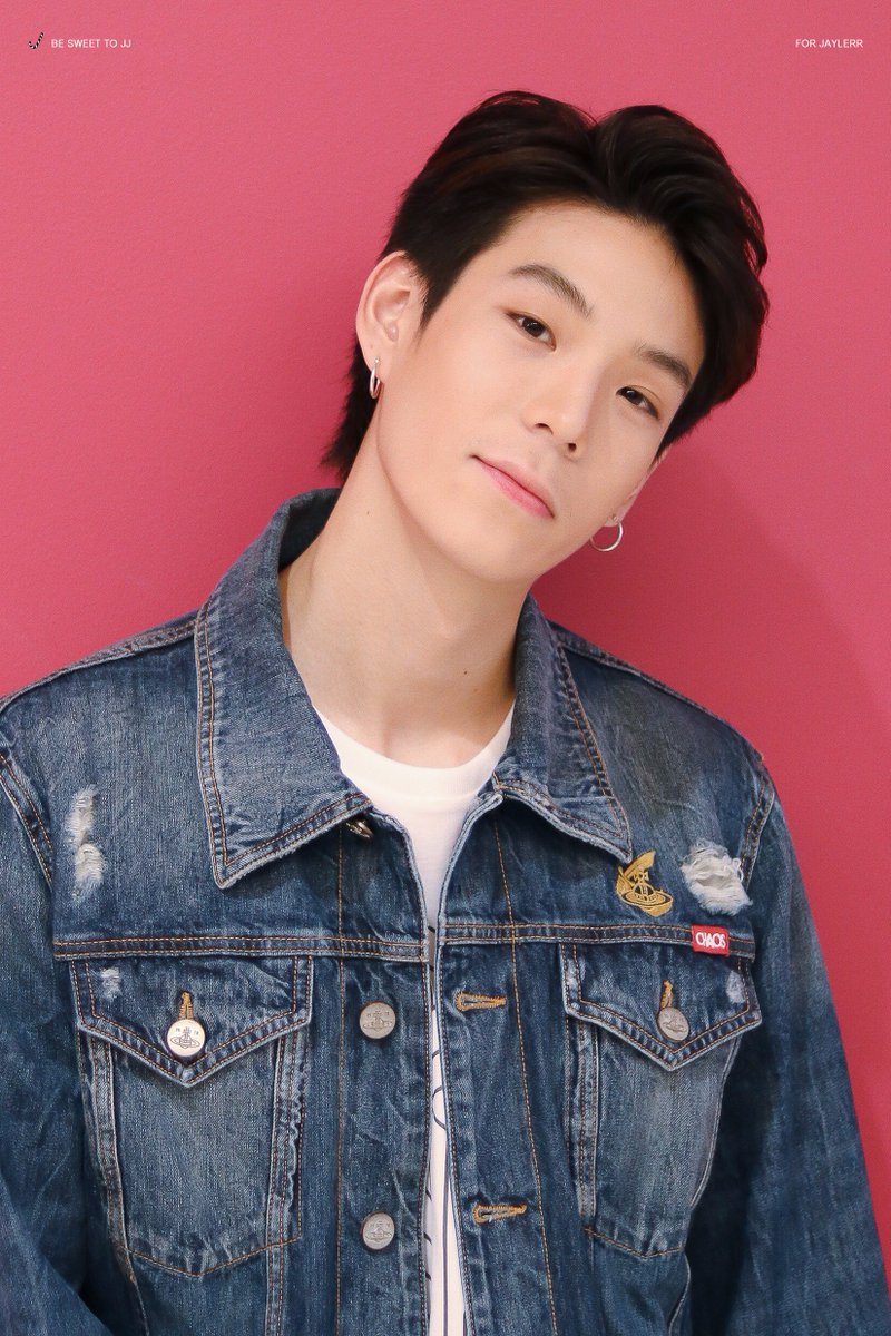 BESWEET0815's tweet photo. 171126 | JJ AT YAMAHA MOTOR FEST , sweet boy ever💗💗💗 @JJksnp
#jaylerr
#nadaoartist
#YAMAHAMOTORFEST
#yamahasocietythailand https://t.co/V5qo0IlqxY