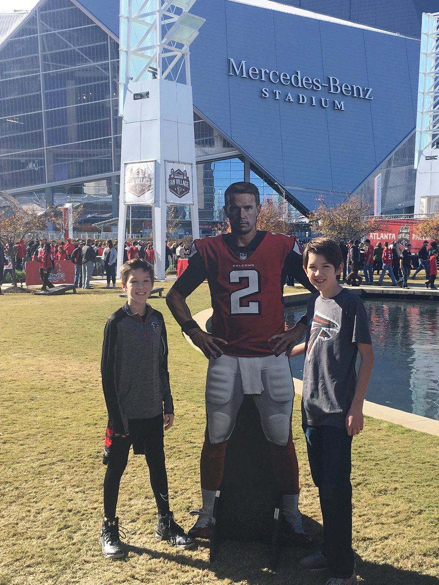 First Falcons game today for these sports fans! <a href="/AtlantaFalcons/">Atlanta Falcons</a> #RiseUp