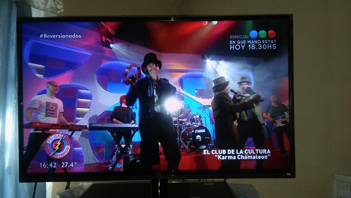 EscaladaXoana's tweet photo. Qué cantan?? Jajaja
"Muy pronto los subtitulos "
Jajaja
#Reversionados
#PeligroSinCodificar https://t.co/c9AMugkNet
