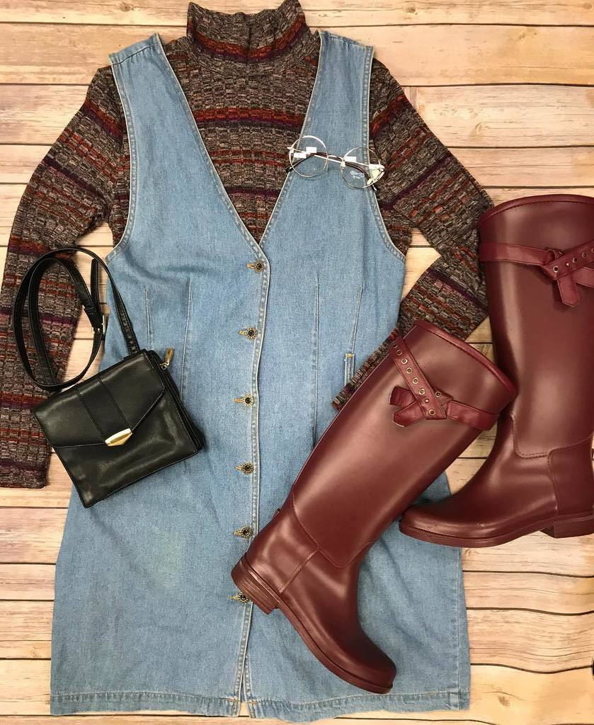 PlatosGF's tweet photo. A little 90s throwback for your Sunday🌞>> This denim pinafore dress is ADORABLE paired with a cozy turtleneck & tall boots // Dress size 11/12 $6, turtleneck size L $14, boots size 6 $18, purse $10, glasses $5.99 • Comment to hold until 9!! #platos #platoscloset #pcgf #grand… https://t.co/7HaeVuXBx1