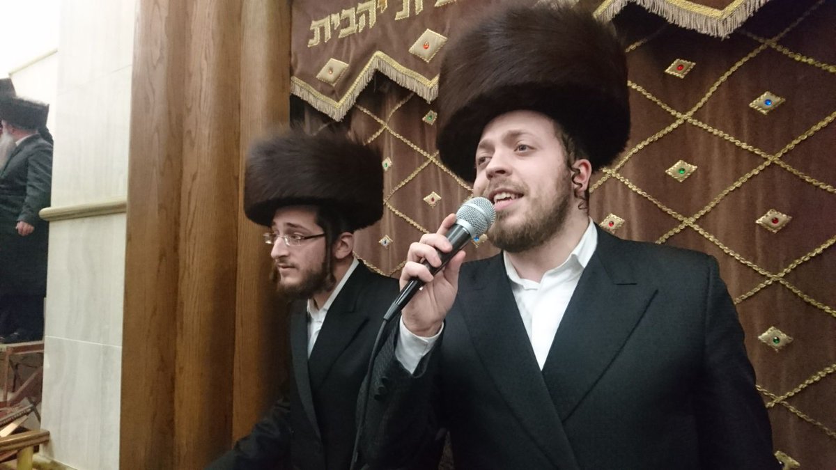 avrumy_holczler's tweet photo. Starting off the week in Chicago last night #jewishmusic #soloartist #goodvuch #chicago https://t.co/nx0CnEnlv7