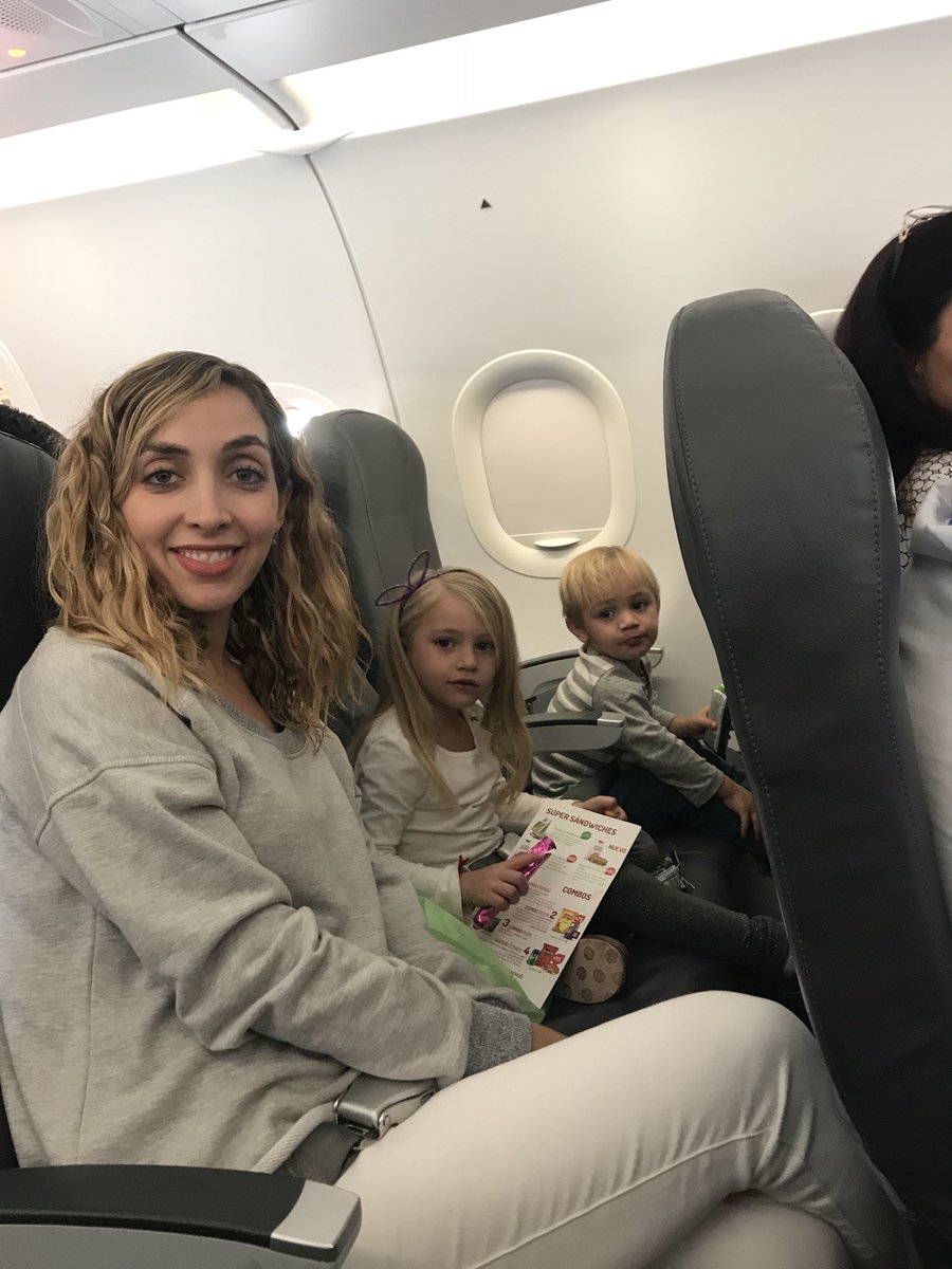 GueraBena's tweet photo. De regreso a casa con la familia por @VivaAerobus ✈️ después de unas pequeñas vacaciones ... bien recargadas esas pilas!! Gracias por su puntualidad #VivaMomentos https://t.co/2HVu5vf6yV