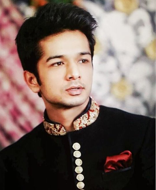 aRhAdFANud's tweet photo. @RajBaddhan I vote for @iam_fahadali for #TVPersonality2017 @SabrasRadio @RajBaddhan https://t.co/LcHWQxjyEM
