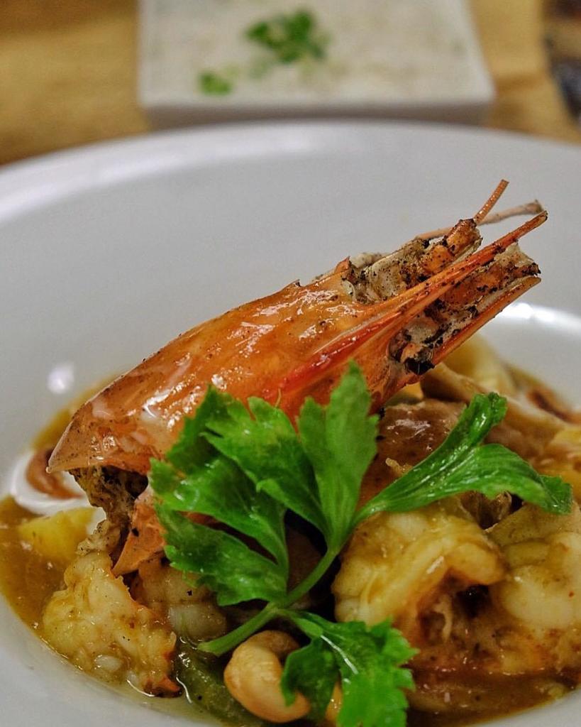 jokuti's tweet photo. Seafood yellow curry
#jokuti_mauritius

#foodie #mauritius #curry #yellowcurry #madameming #asianfood #spicyfood #seafood #ravenalaattitude #twitter #mutimiteszel #🐟 #prawn #🦐 https://t.co/gSz7o3Zne1
