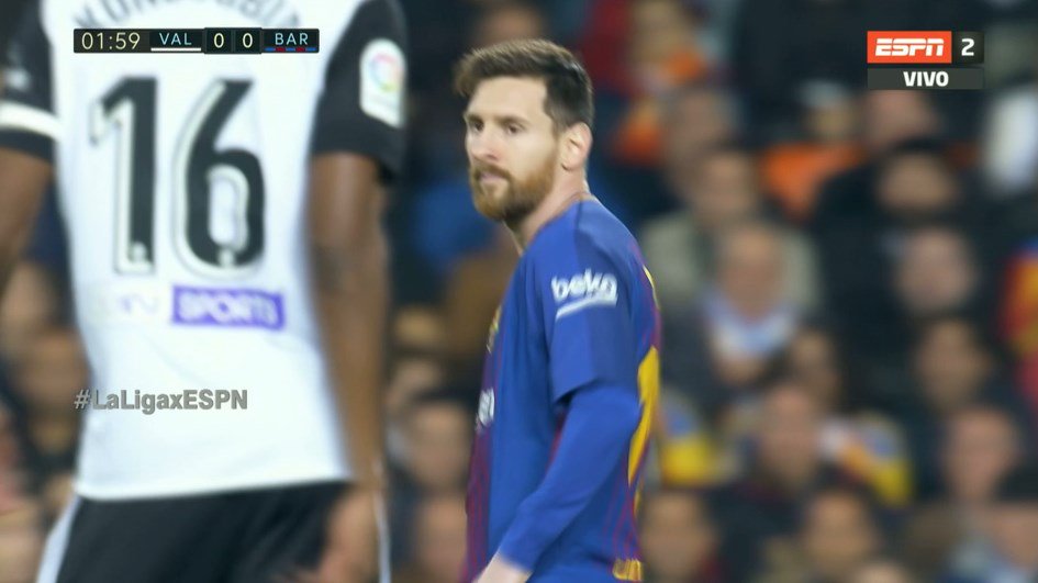 SC_ESPN's tweet photo. ¡Lo mejor del fútbol mundial se vive en nuestra pantalla! Elegí lo que vos quieras:
➡ #Ligue1xESPN - PSG vs. Monaco por ESPN;
➡ #LaLigaxESPN - Barcelona vs. Valencia por ESPN 2
➡ #SerieAxESPN - Juventus vs. Crotone por ESPN 3. 

¡Y todos están en @ESPNPLAY! https://t.co/SOlWOQ0dmu
