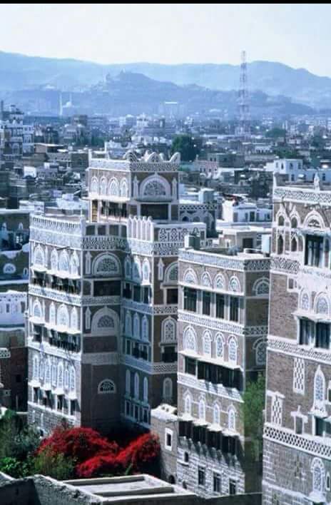 هذي التي ولد الزمــان بكفها
أنسامها للعاشقـــين دواء

لا تعذلوا قلمــي إذا غازلتــها
فحبــيبتي ومليكتــي صنعاء..⚡️
#قروب_الصعفاني_للدعم
#قروب_صنعاء_اليمن
#هويه_اليمن
#اليمن_موطن_الجمال