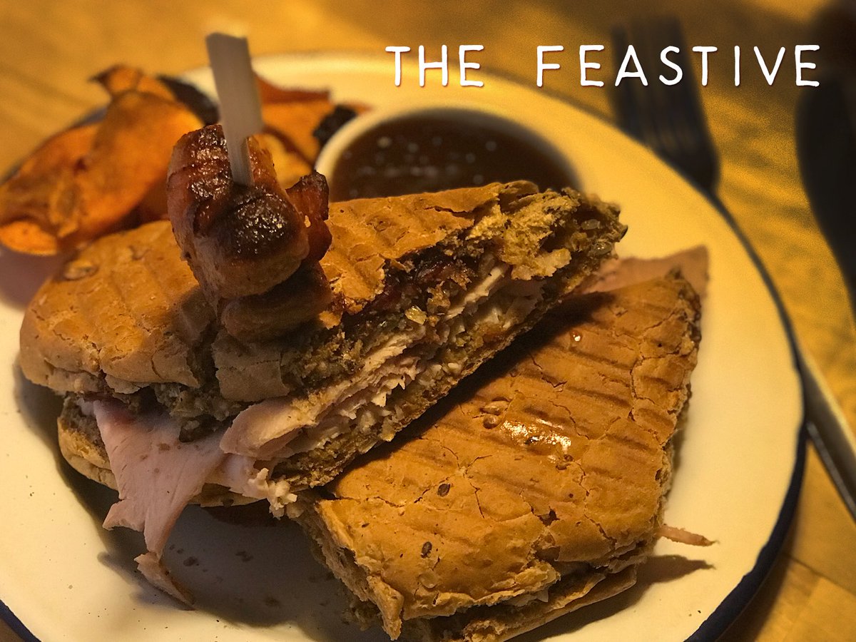 _Scout_Coffee's tweet photo. The #jingle #pie and the #Feastive have landed. #festiveeats #turkey #howdoyoueatyours #pigsinablanket 🙋🏻‍♂️🙋🏽🎅🏻 https://t.co/vzepfHCwMW