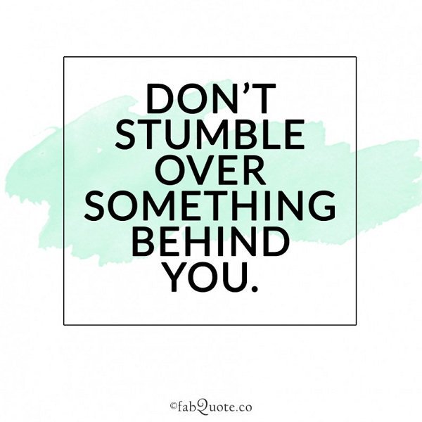 aliyahbrody's tweet photo. Don't look back &amp; trip yourself up. 👉 Just keep moving forward. #ThinkBIGSundayWithMarsha #BloggersLife #PrettyLittleChat #BloggingGals https://t.co/sSfh7c8LoY
