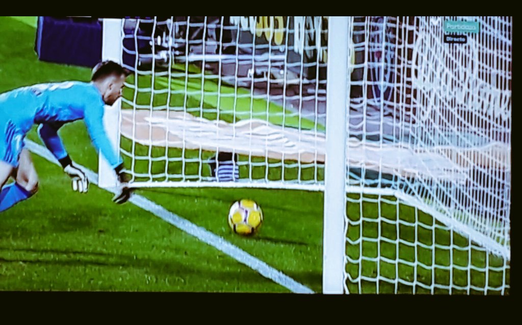 Escudero_MasQue's tweet photo. VERGÜENZA DE LIGA #ValenciaBarça #queremoselvar #varya https://t.co/NlhtXBkYqG