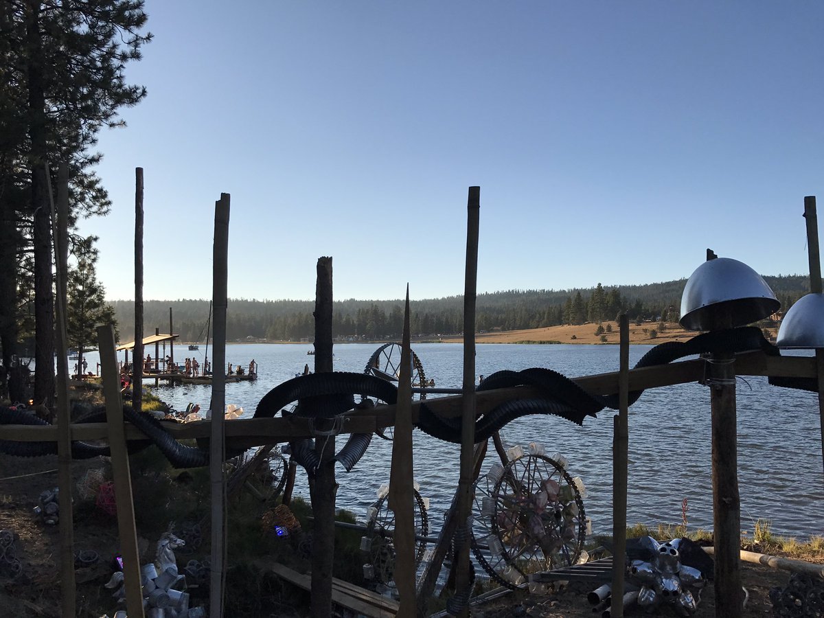 robert_corteezy's tweet photo. #OregonEclipse was magical to say the least https://t.co/aOIbk8JdvH