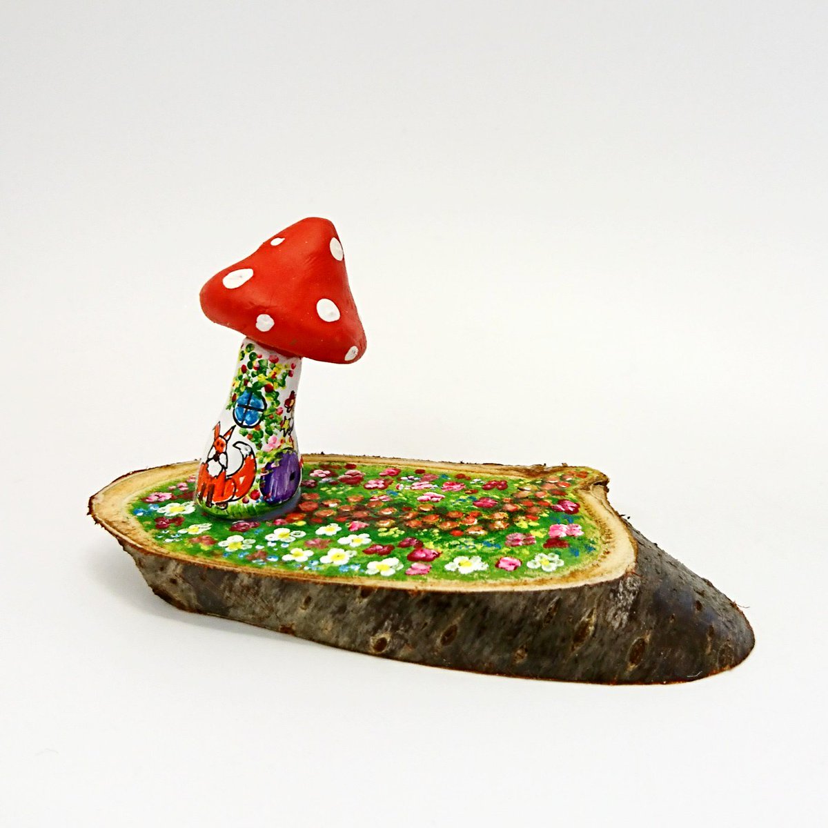 SueRocheArt's tweet photo. Hi #HandmadeHour had a busy day today at a fab craft fayre, toadstools were very popular.
#womaninbiz #smartnetworking https://t.co/gAk9jYvXe3 https://t.co/HRx0pvcK0I