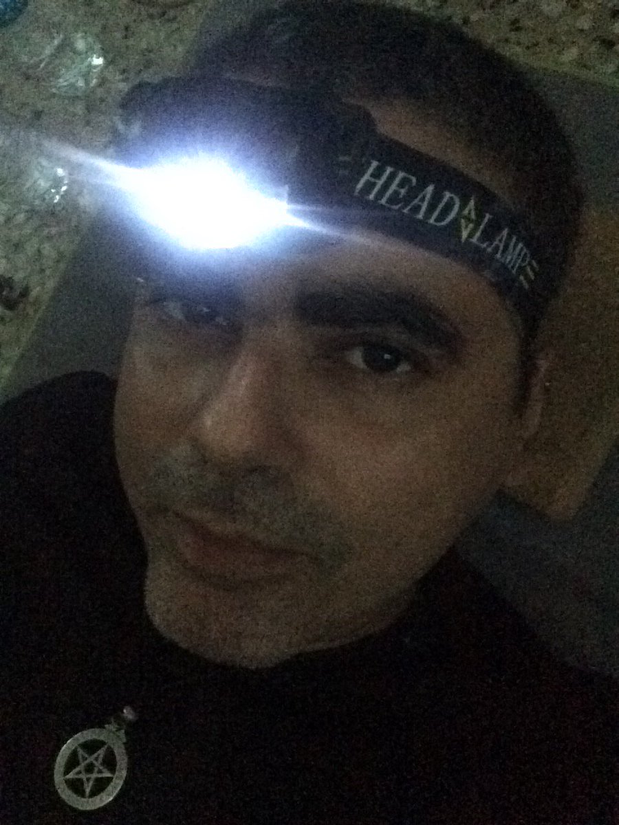 raul_gaztambide's tweet image. Minando palabrotas. #hurricane #readinggear