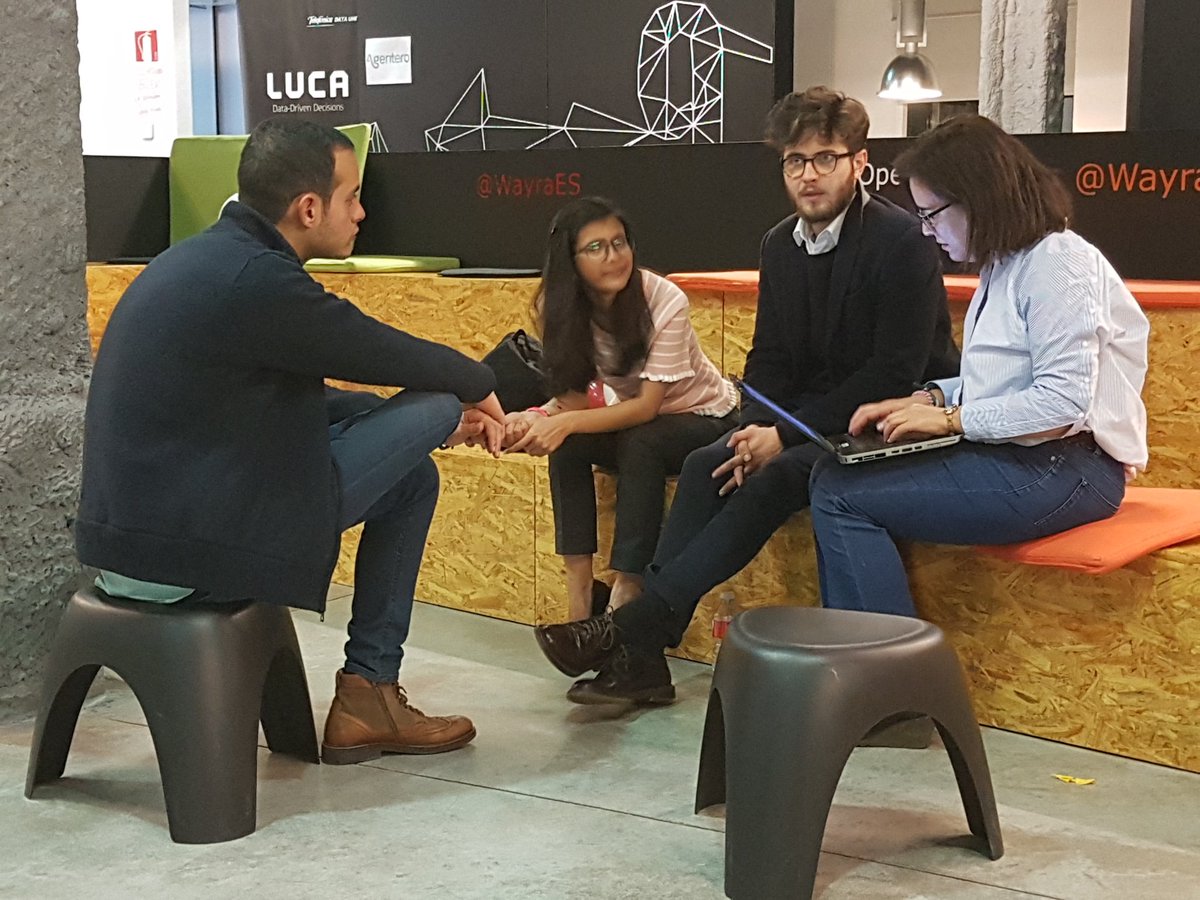 jota_ele_ene's tweet photo. Y para acabar el #BlockchainTOF  @marisaorellana entrevista a los ganadores: @Theo_Tortorici @CloudAthena y @GalaResham https://t.co/RYRL4zPRm5