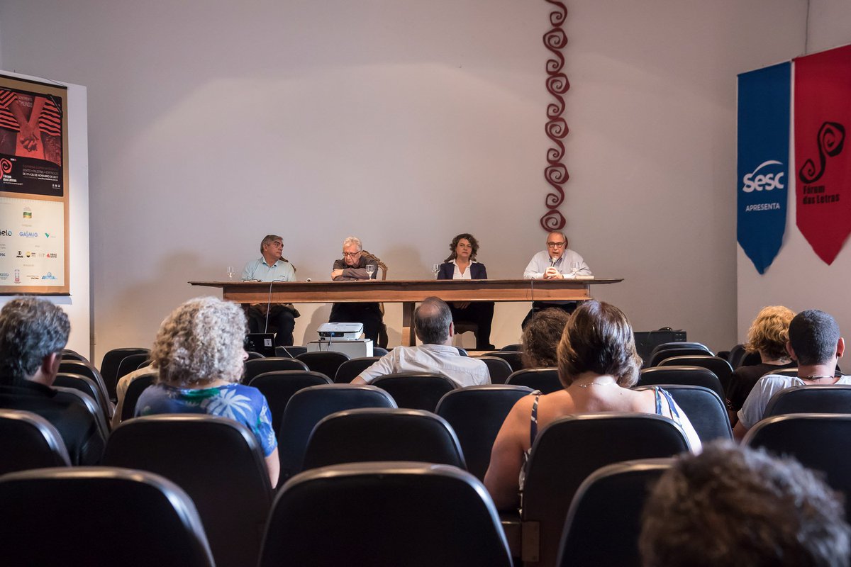 forumdasletras's tweet photo. 📰👏 O Ciclo Cielo de Jornalismo e Literatura finalizou hoje com a exibição de documentários e debate "O Brasil em imagens", com Paulo Markun, Eduardo Jardim e João de Souza Leite. 💌 Agradecemos a todos os convidados pelo tanto que nos ensinaram nestes dias de evento! 📷 https://t.co/fdC2eM3lgs