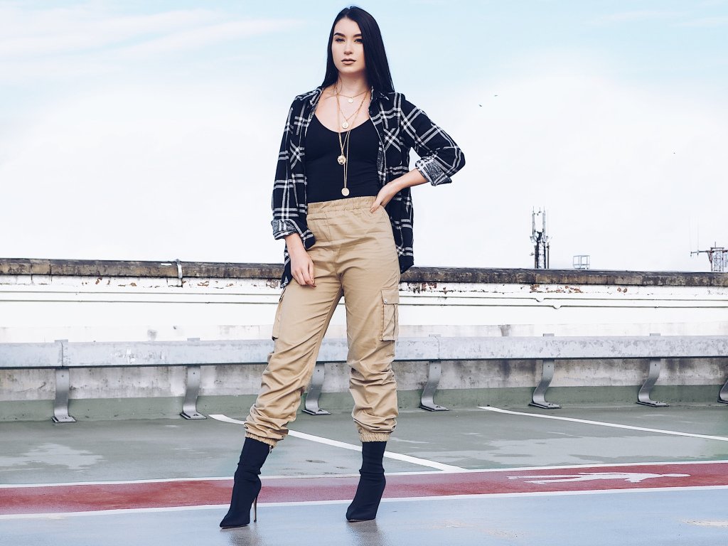 EveHitchener's tweet photo. Cargo pants https://t.co/DvJYtwPXK0 https://t.co/VhA9WHnQKT