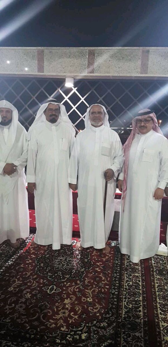 أقام الشيخ/ سلمان عمير جبر الذيابي حفل عشاء بجدة على شرف الشيخ ماهر المعيقلي إمام الحرم المكي وسعادة اللواء مدير مستشفى القوات المسلحة بجدة
