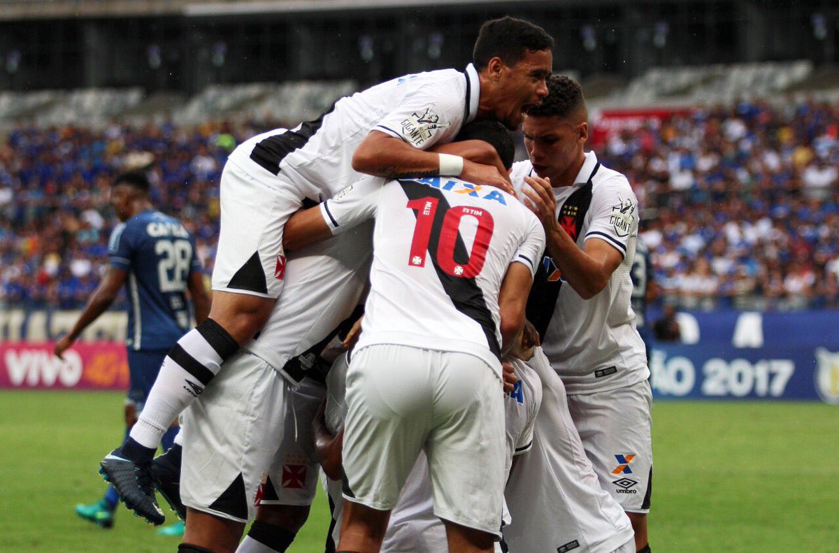 VascodaGama's tweet photo. QUE VITÓRIA DO GIGANTE!
Com gol de Paulão, o Vasco venceu o Cruzeiro por 1x0 no Mineirão! #MissãoLiberta2018 https://t.co/9mqZSeycj8