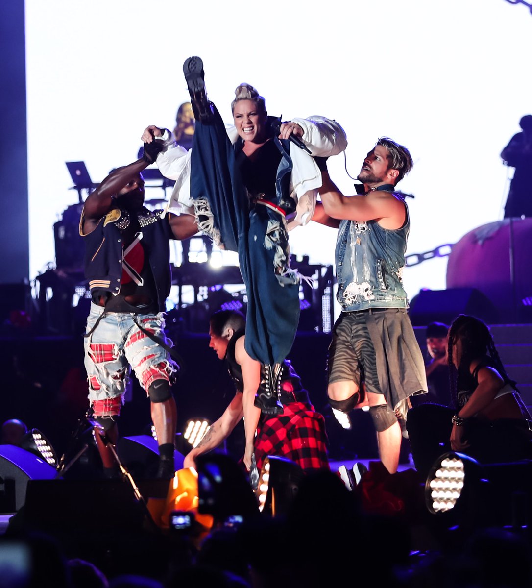 KTCityTimes's tweet photo. Farewell #Yasalam for another year! What a send off with the incredible @Pink. Please come back to the #UAE soon. #PinkAtF1 #pink #AbuDhabiGrandPrix @ymcofficial https://t.co/j7Wg1Djhu0