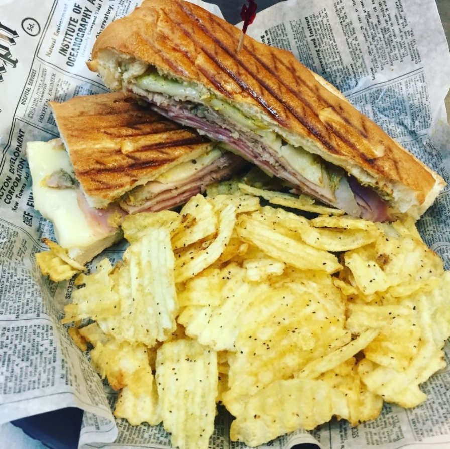 Visit Finnhenry's for lunch, 11am-3pm.

Find your favorites> buff.ly/2Anbx70