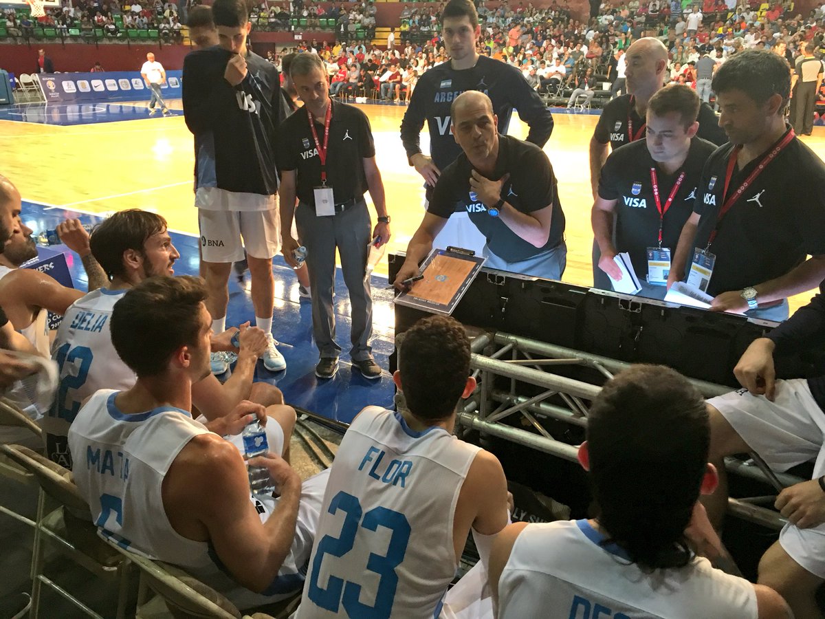 cabboficial's tweet photo. Tiempo muerto de Panamá. A falta de 2’11”, Argentina cae 13 a 11. Laprovittola, goleador con seis puntos. Estadísticas: https://t.co/m1t44xu4R9 https://t.co/ZEqzF3TLUO