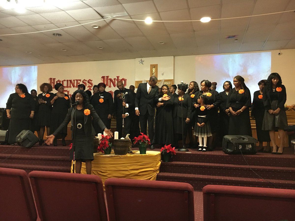 FDNY's tweet photo. Thank you, New Hope Family Worship Center in Brooklyn, for offering prayers and blessings during Thanksgiving mass for #FDNY #Battalion39 #Engine225 #Engine290 #Ladder107 #Ladder103 and all first responders https://t.co/0ABTJY7PCy